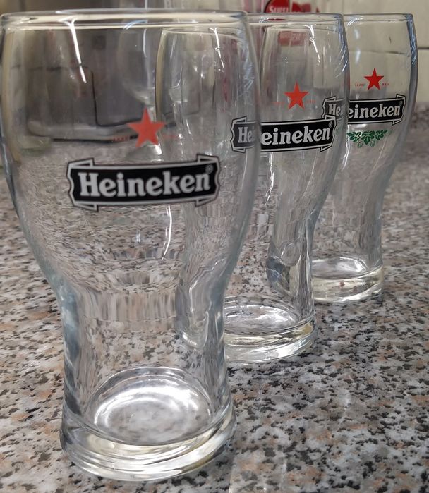 3 Copos Heineken.