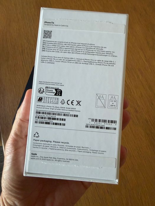 IPhone 17e novo. Comprado em março de 2026 em estado imaculado.