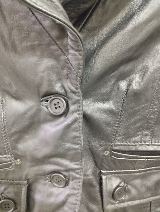 Casaca preta em pele tamanho M
