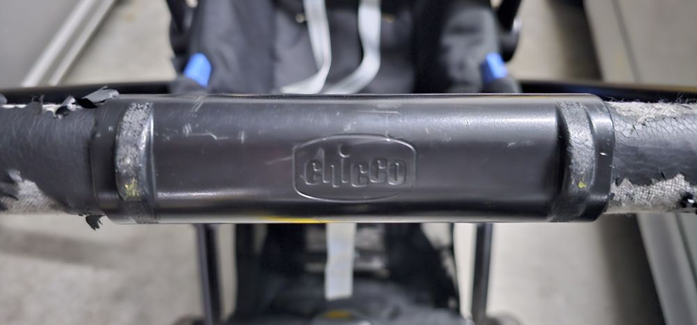 Carro de bebé com ovo