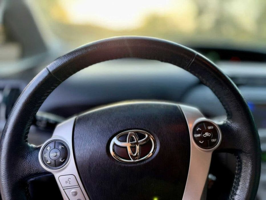 Toyota Prius      2015