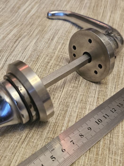 Продам массивные неубиваемые дверные ручки