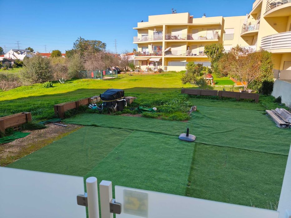 Apartamento T2 Rés do Chão com Garagem Dupla