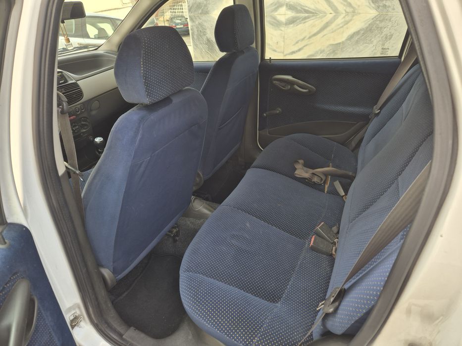 Punto 1.2 80cv ano 2001  com A/C