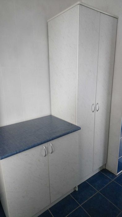 Шафи офісні стелажі