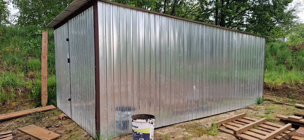 Blaszak 3x5 jak nowy