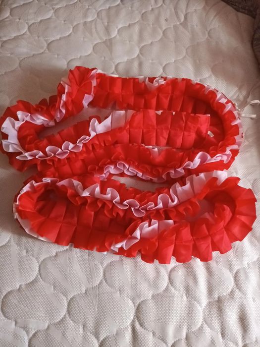 Прикраса на весільну машину