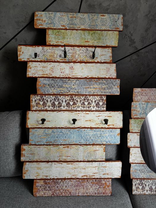 lustro i wieszak w stylu rustykalnym