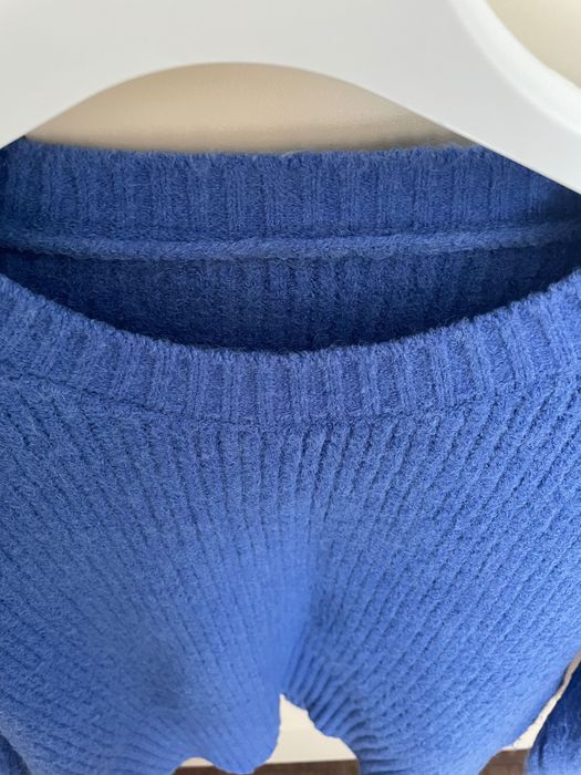 Жіночий светр синього кольору