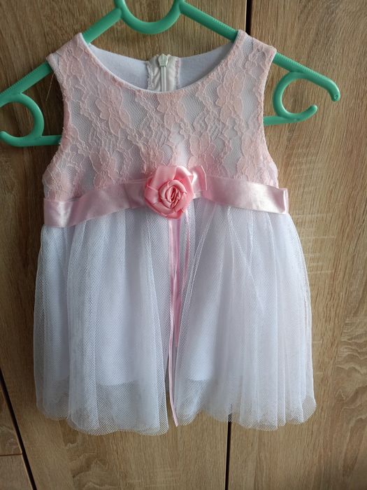 Piękna sukieneczka do chrztu w rozmiarze 68