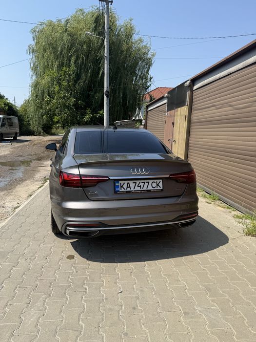 AUDI A4 2020года