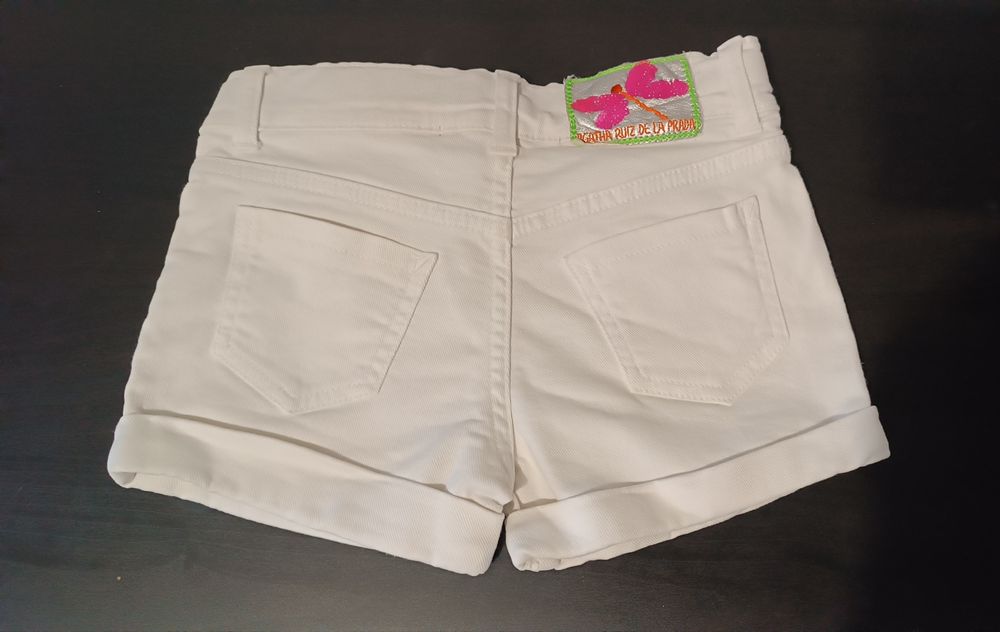 Calção Branco. Agatha Ruiz de lá Prada. 5 Anos