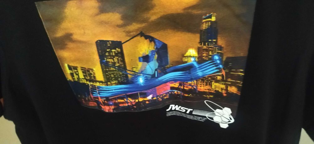 T-Shirt preta Pull & Bear com estampa colorida - M - novo preço