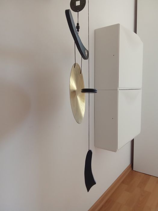 Espanta com prato em latão