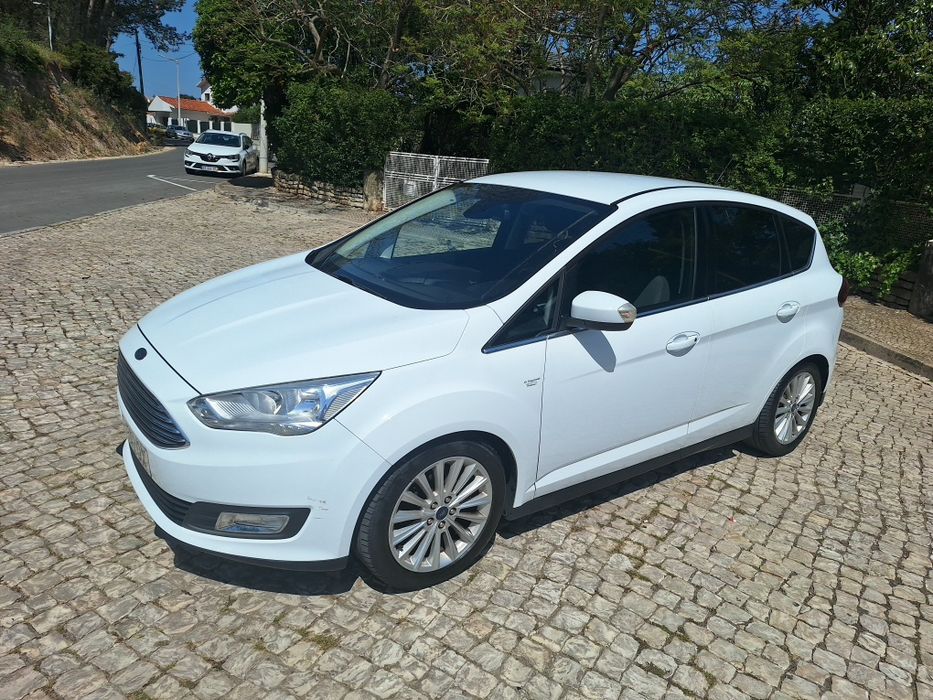 Titanium Topo de gama, bem equipado com poucos kms. Aceito retoma