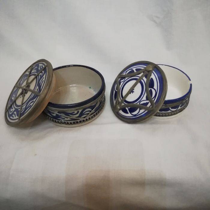 Guarda jóias cerâmica e metal