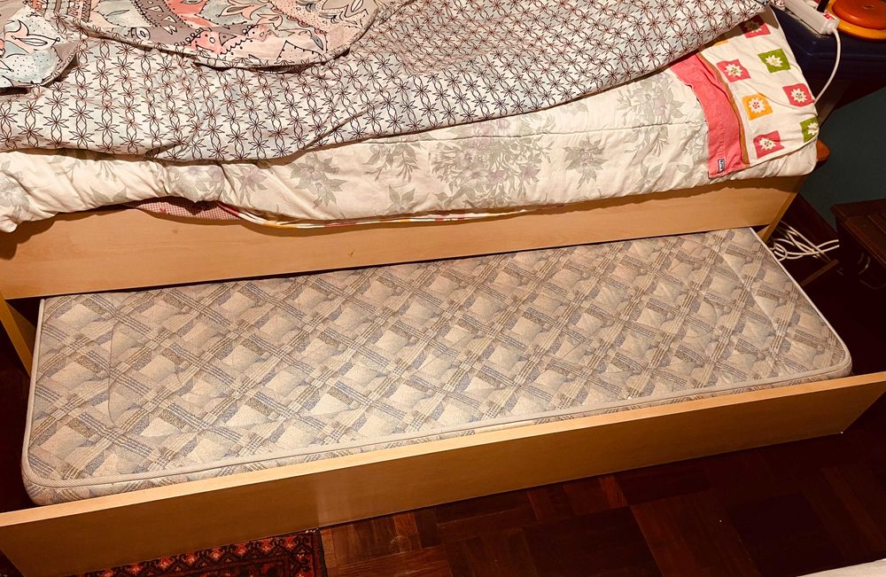Cama single com gaveta e segundo colchão