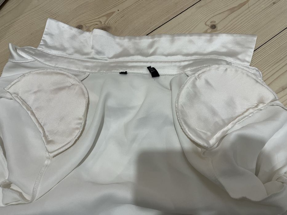 Biała satynowa koszula