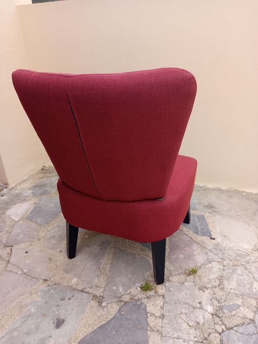 Cadeirão / Poltrona Moderna em Tecido Bordeaux (Como Novo)