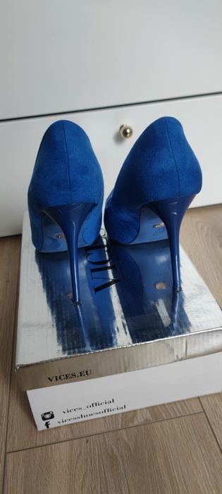 Kobaltowe szpilki 39