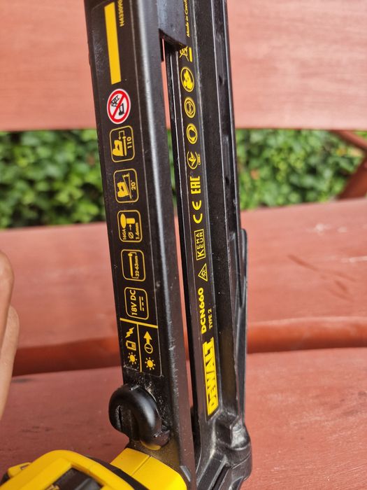 Dewalt gwoździarka DCN660
