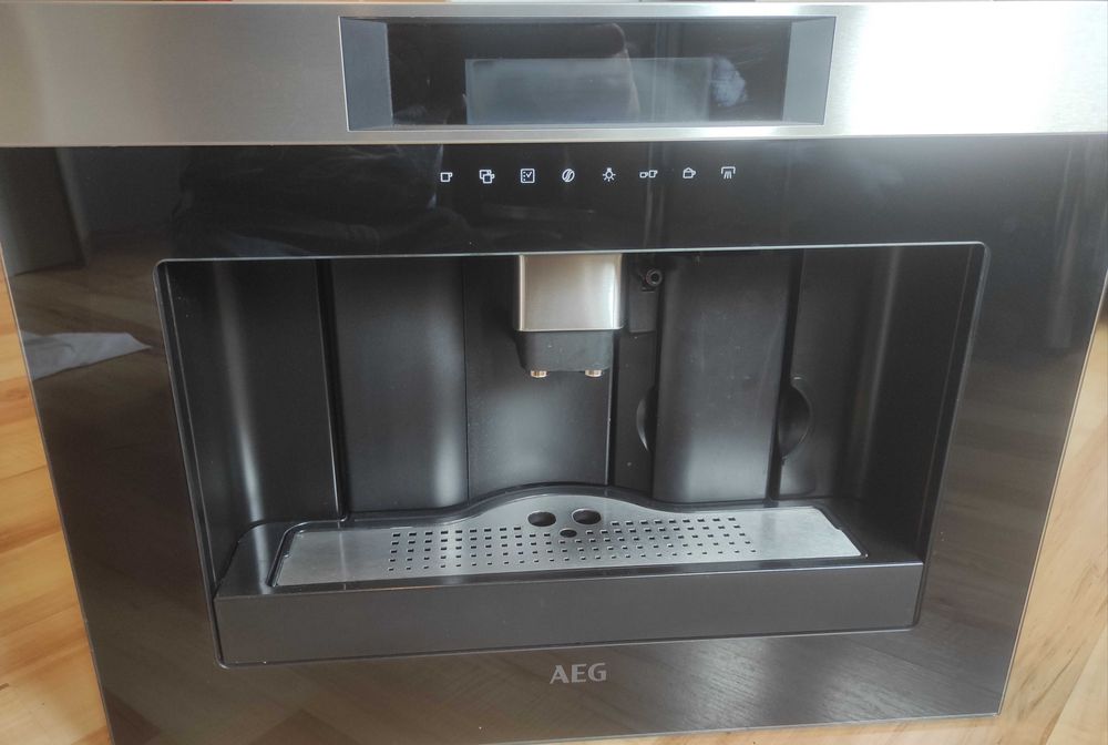 Ekspres pod zabudowę AEG