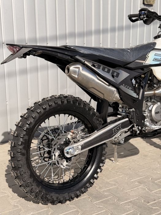Мотоцикл ESX NB300lite