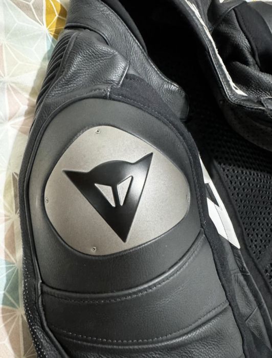 Casaco de Pele Dainese Avro4 Preto Matt microperfurado