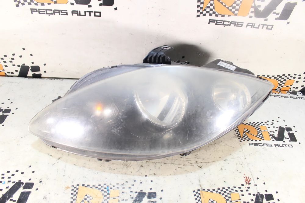 Ótica / farol esquerda SEAT Leon (1P1)