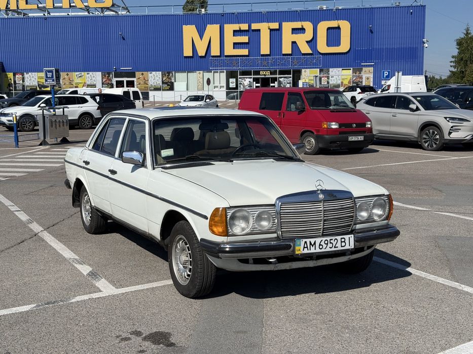 Mercedes-Benz E-Class W123 1984