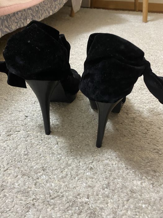 Stiletto agulha camurça