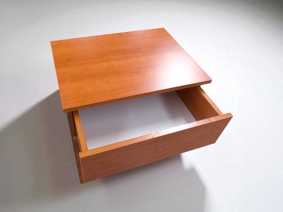 Mesa de Cabeceira com 3 Gavetas em Cerejeira – Com Defeito