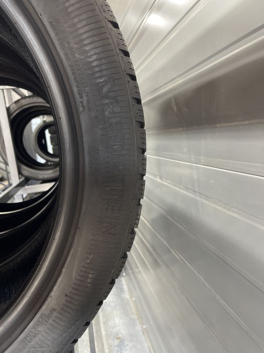 Все сезоні шини 235/45r19 Vredestein . Ціна 3000грн/шт.