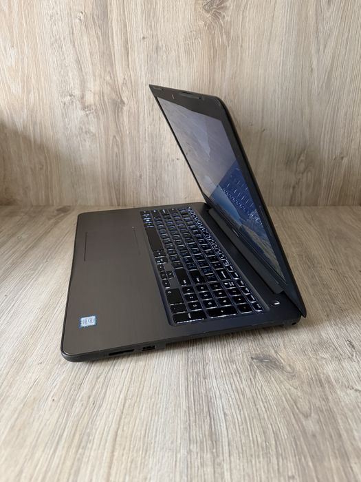 Ноутбук Тонкий DELL i7 8GB D4 SSD 256GB дсветка