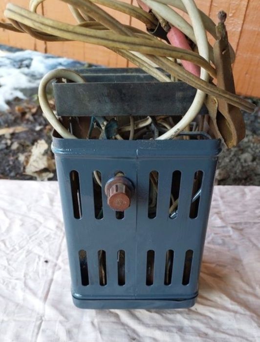 Продамзарядное устройство на 12 в.