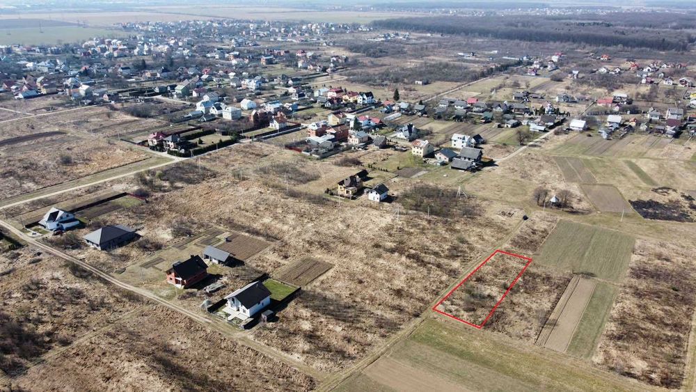 Земельна ділянка в Добрівлянах