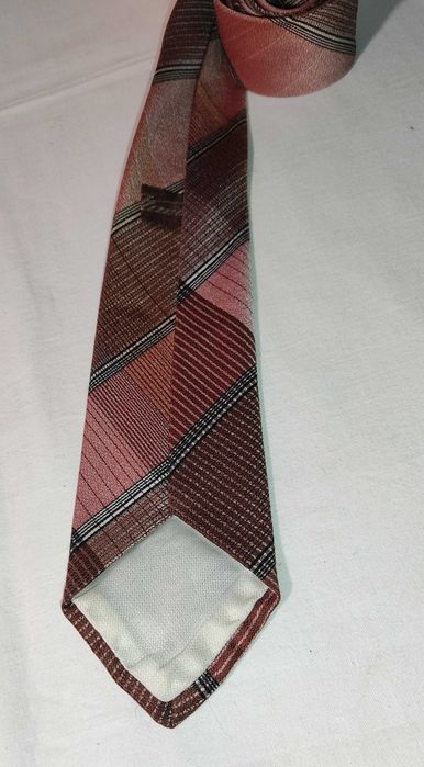 галстук         .