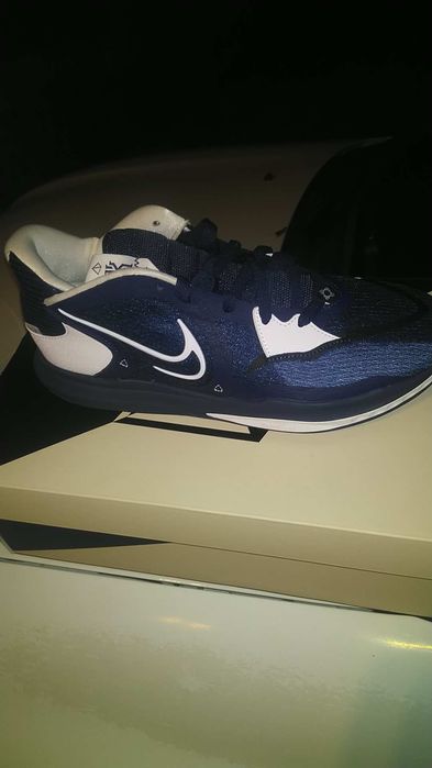 Boas estou a vender tênis Nike kyrie 5 low TB Black