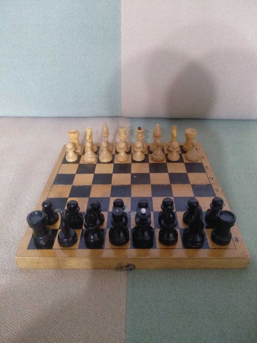 Настольная игра. Шахматы. Деревянные шахматы