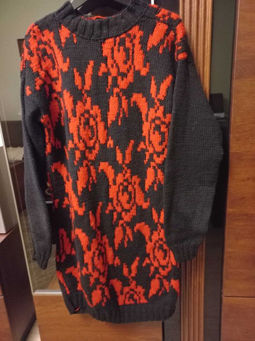 Sweter w kwiaty ręcznie robiony