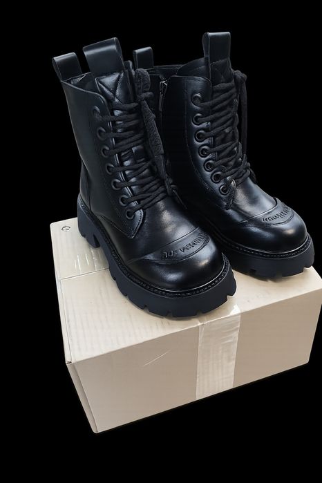 Продам шкіряні зимові чобітки