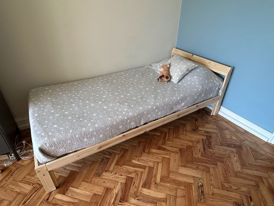 2 camas Ikea  Neiden com estrado de ripas Luroy (praticamente novas)