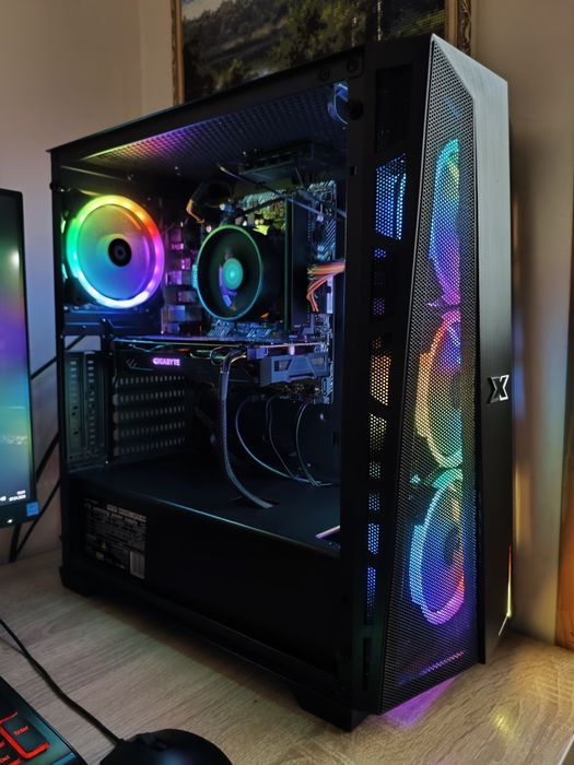 Гарний комп'ютер для ігор та роботи