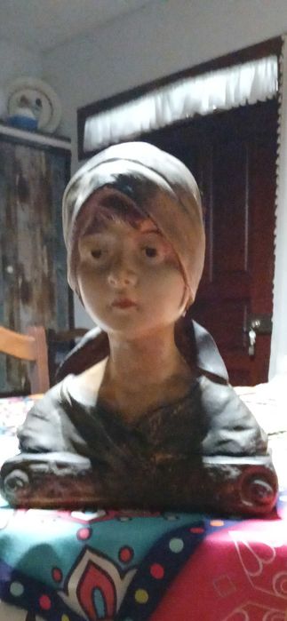 Busto de senhora com mais de 150 anos