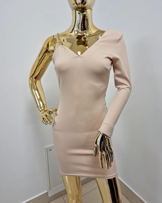 Sukienka z łańcuszkiem