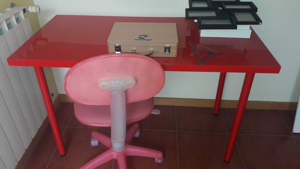 Secretária para trabalho ou estudo