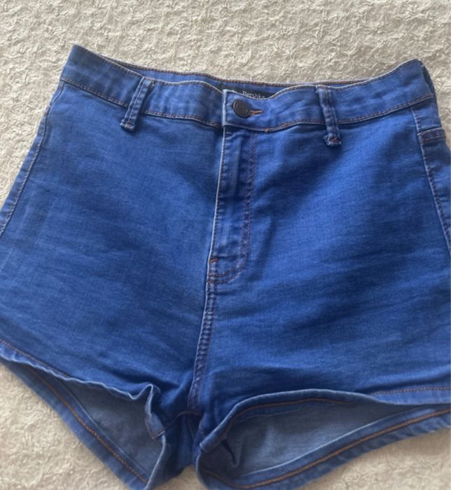 Szorty z wysokim stanem Bershka S