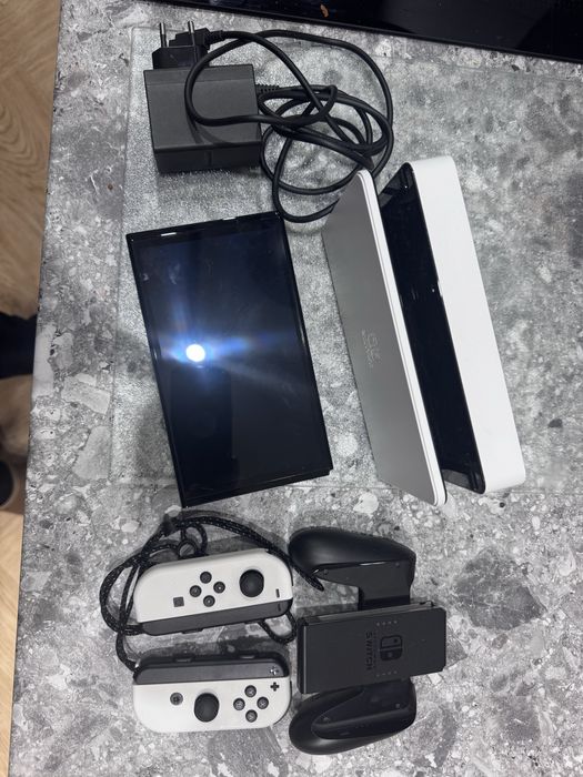 Nintendo switch oled pelen zestaw mało uzywana