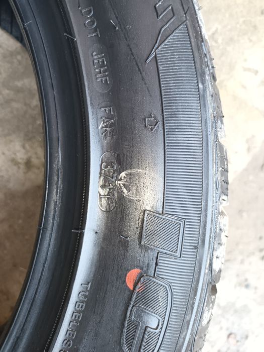 Зимова резина 215/55 R17