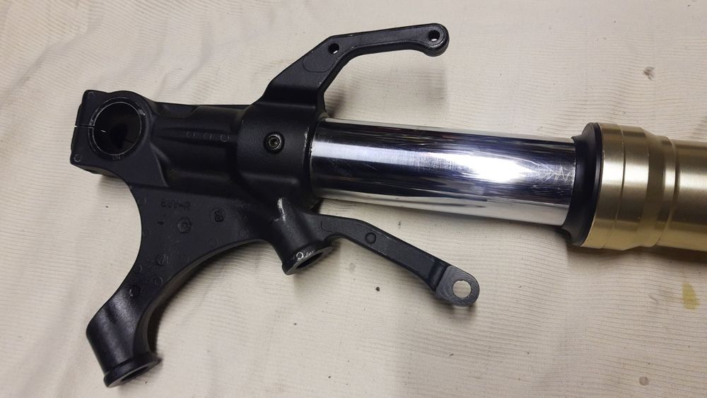 Вилка на мотоцикл Yamaha R1 2004-2005